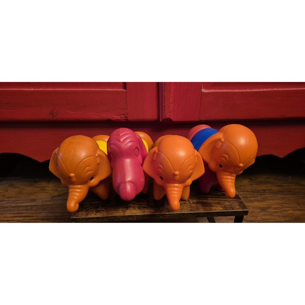 1966 Zoo It Yourself Tupperware Toy Animals 16 Pieces #122